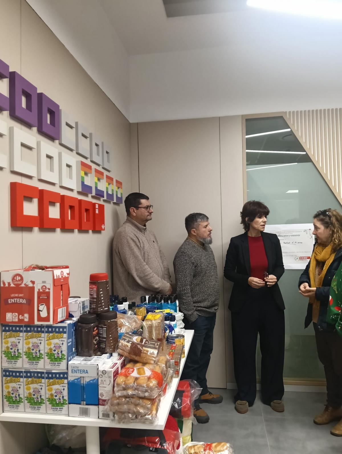 CCOO hace una donación de alimentos y enseres para la Asociación Abeto (Murcia)