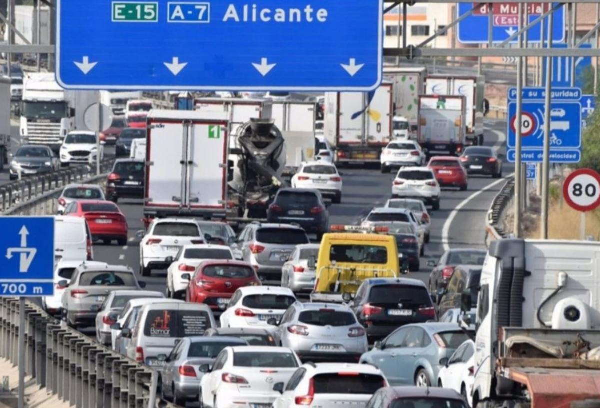 Atasco en la A7 a su paso por Murcia