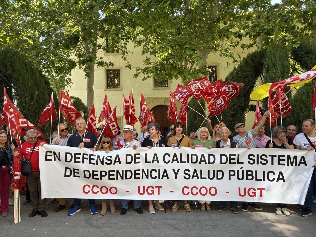 Concentración en el Palacio San Esteban (Murcia) en defensa de la Ley de Dependencia