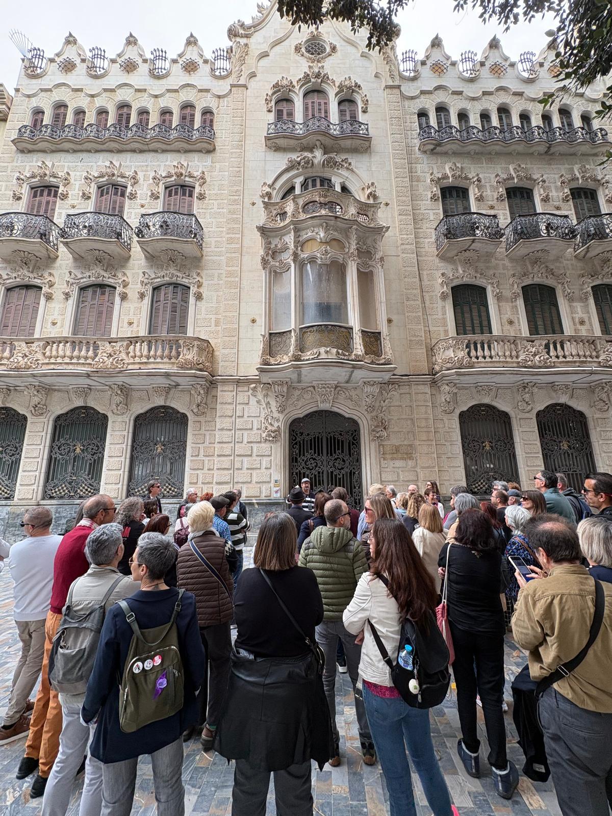Burgueses enriquecidos, obreros explotados. Una mirada diferente al modernismo cartagenero 11 04 2026